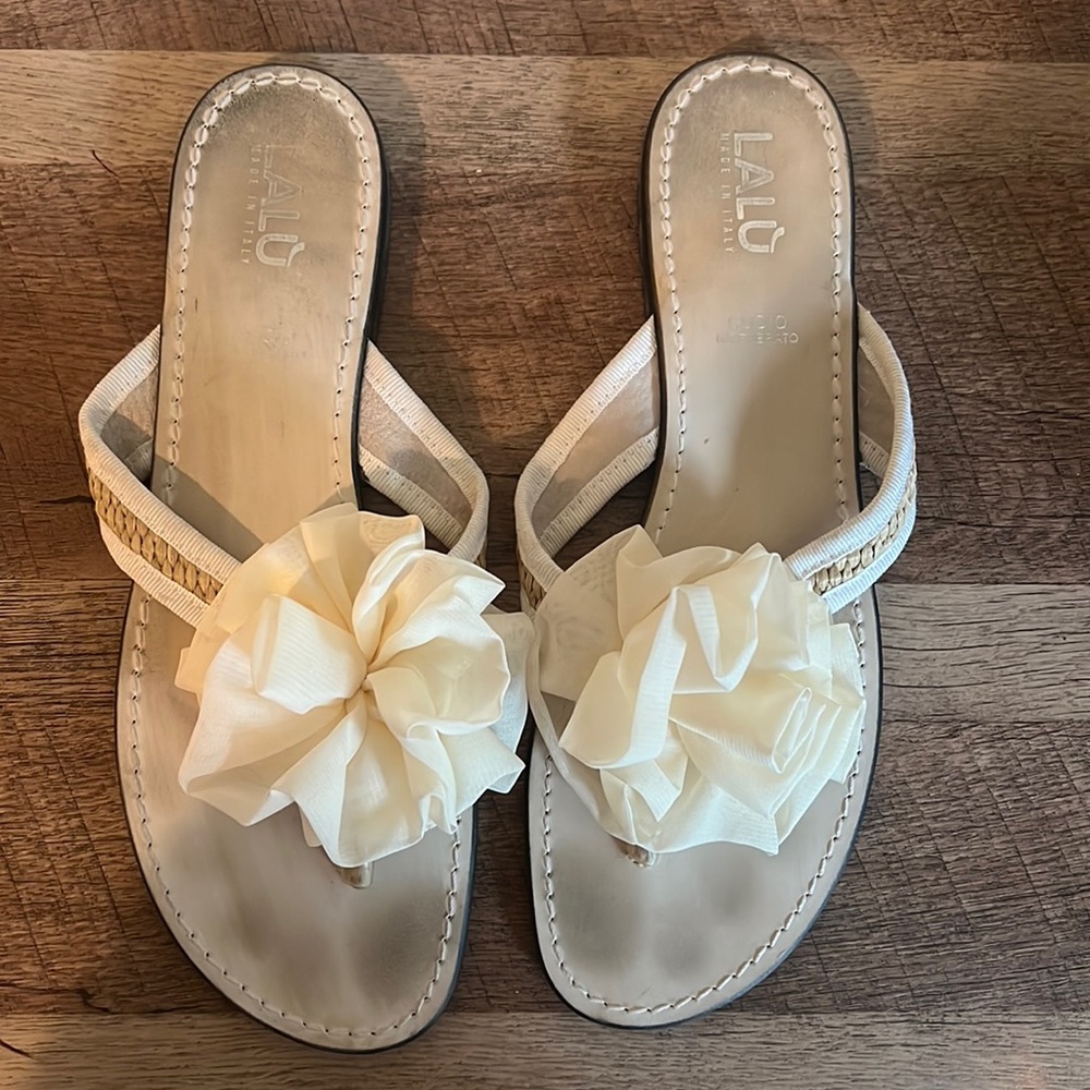 Lalu White Flower Sandal Size 10 Made in Italy